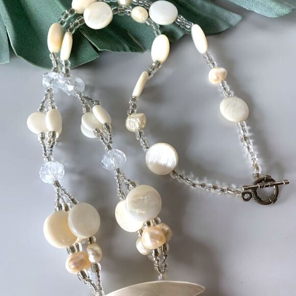 Mother of Pearl Shell Tassel Pendant Necklace - Picture 3 of 5